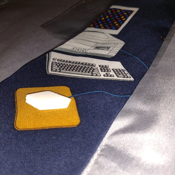 Vicky Davis 3D Mousetrap Tie - Picture 3 of 3